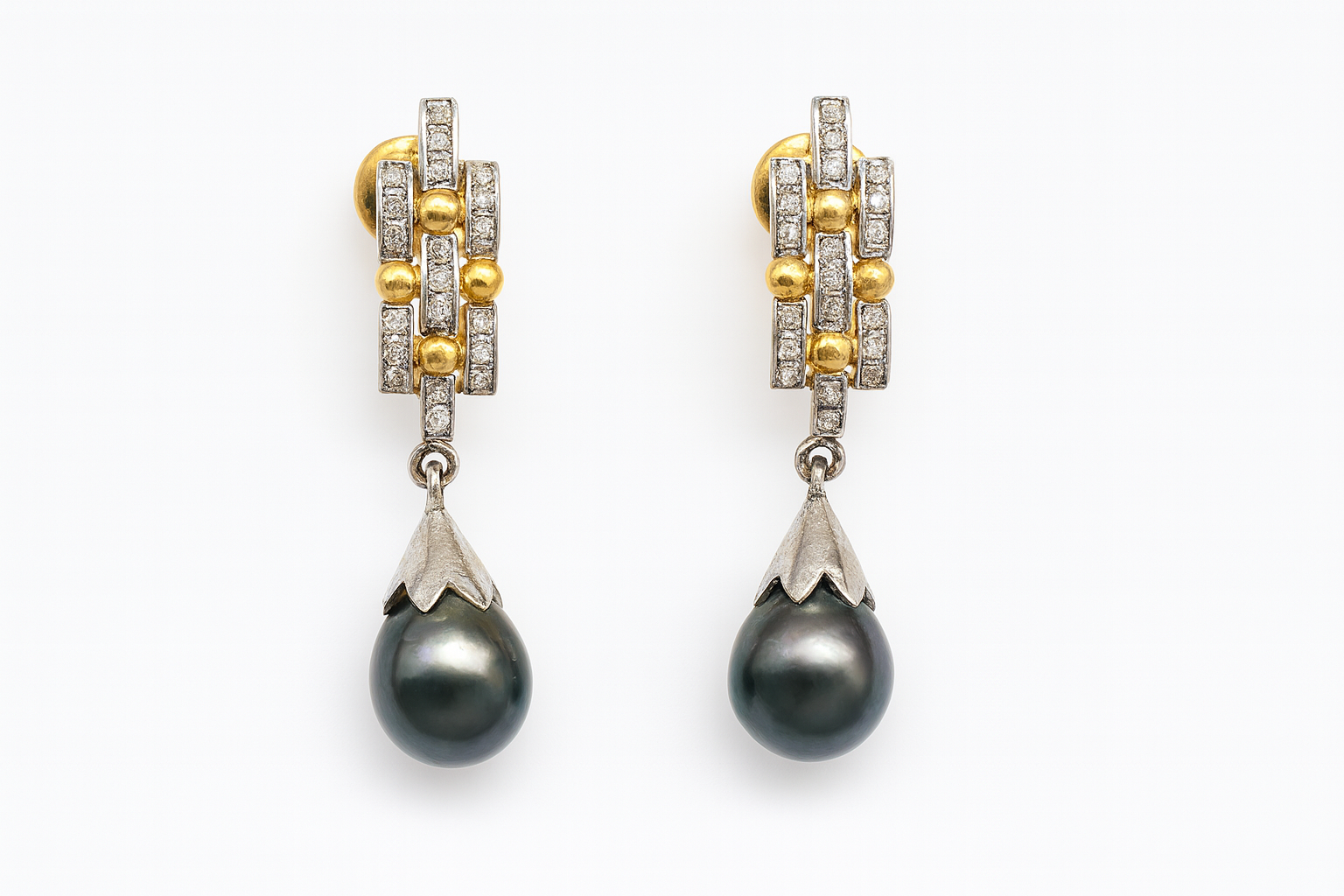 Beautiful 18 Kt Gold  Natural Diamond Earing